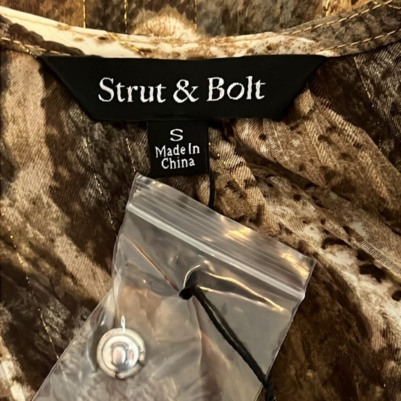 Strut & Bolt Bodysuit Women’s One Snap V-neck Snake Print Size S - Picture 3 of 6